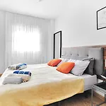 Апартаменты Cozy Near Playa Del Cura In