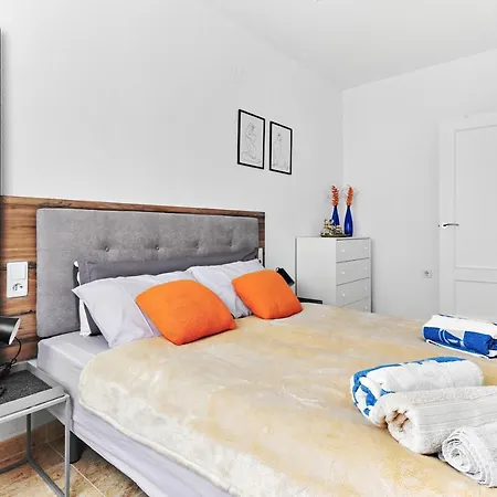Апартаменты Cozy Near Playa Del Cura In Торевьиа